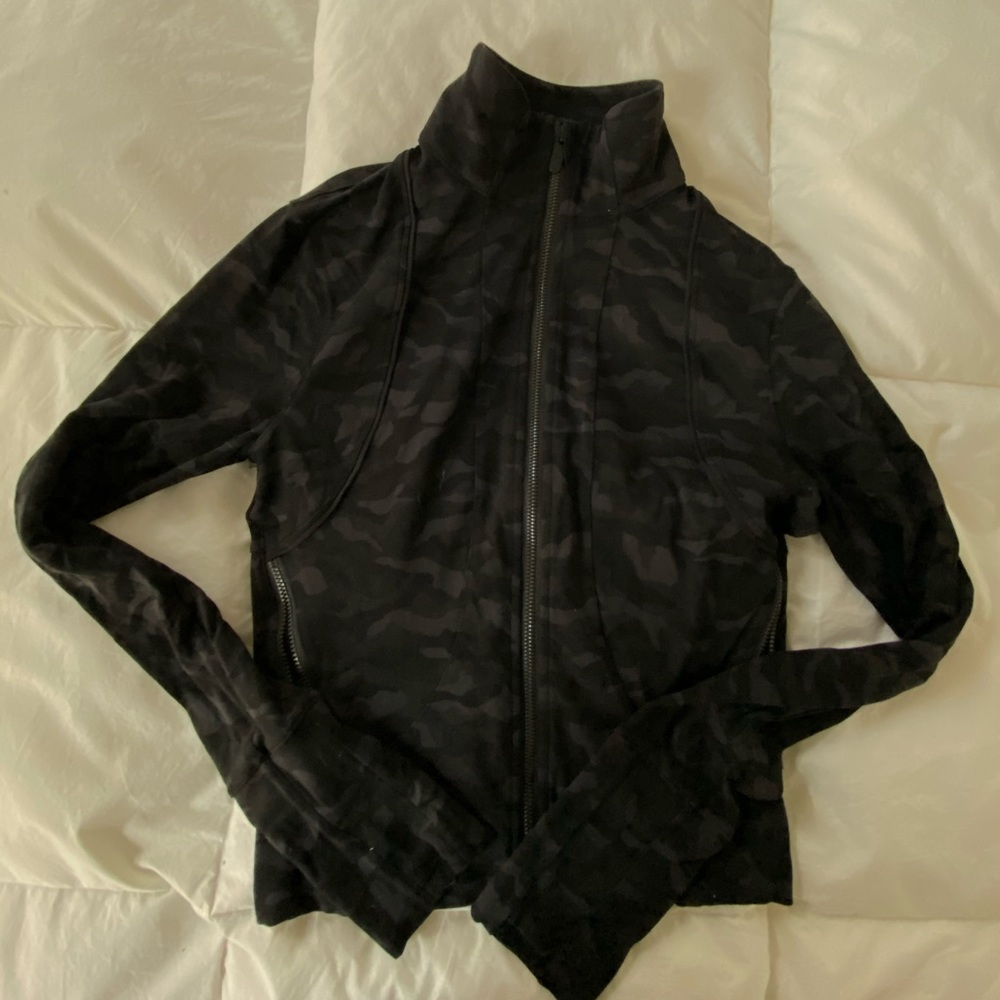 Lululemon camo print zip up jacket size 6